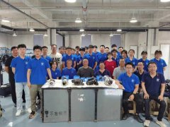 他培育的50余名硕、博研究生兼具结实专业能